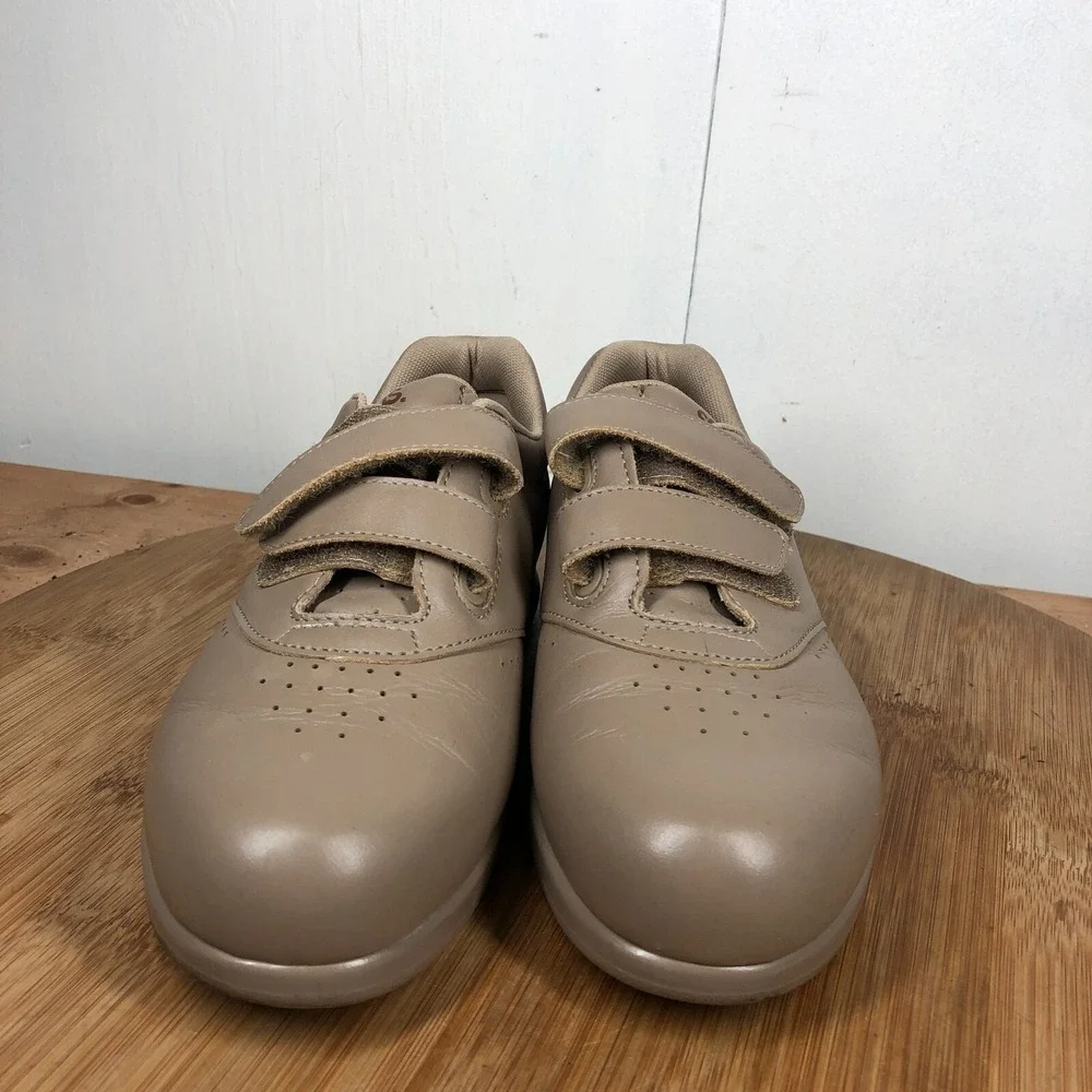 SAS me too womens size 7 shoes Brown Leather Walking Comfort sneakers